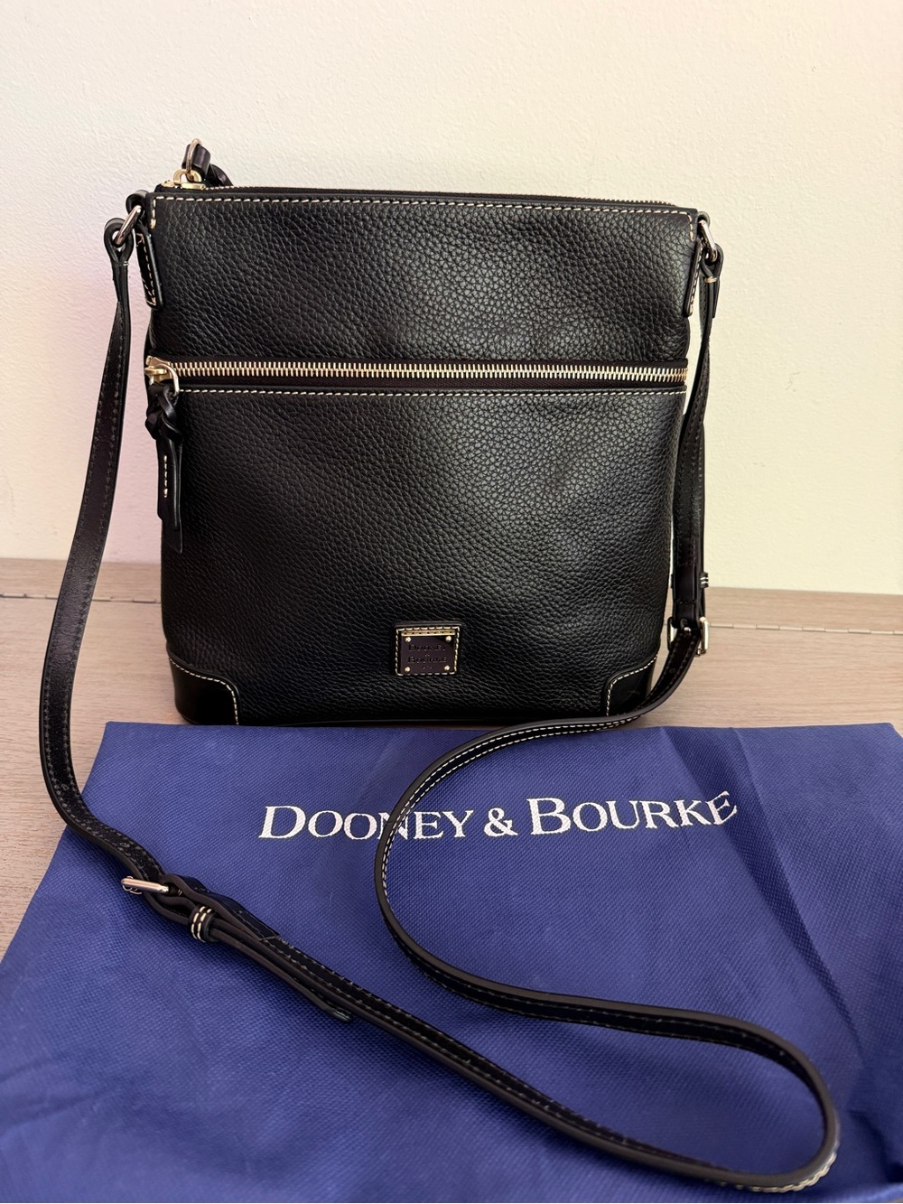 Dooney & Bourke Black Pebbled Leather Crossbody Shoulder Bag Convertible Strap